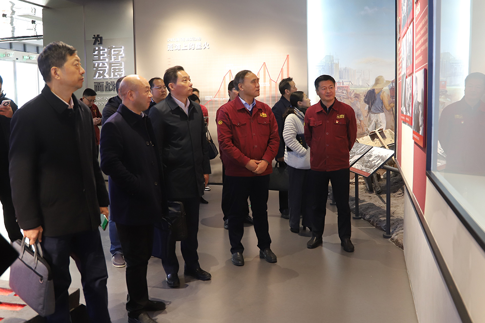 走進(jìn)企業(yè)  貼心服務(wù)  市工信局黨組中心組學(xué)習(xí)會(huì)在淮鋼召開
